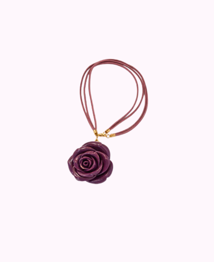 Collana in Alcantara con Pendente a Forma di Rosa in Resina