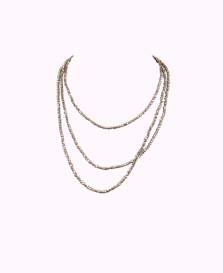 Collana Lunga Placcata in Argento con Micro Pepite